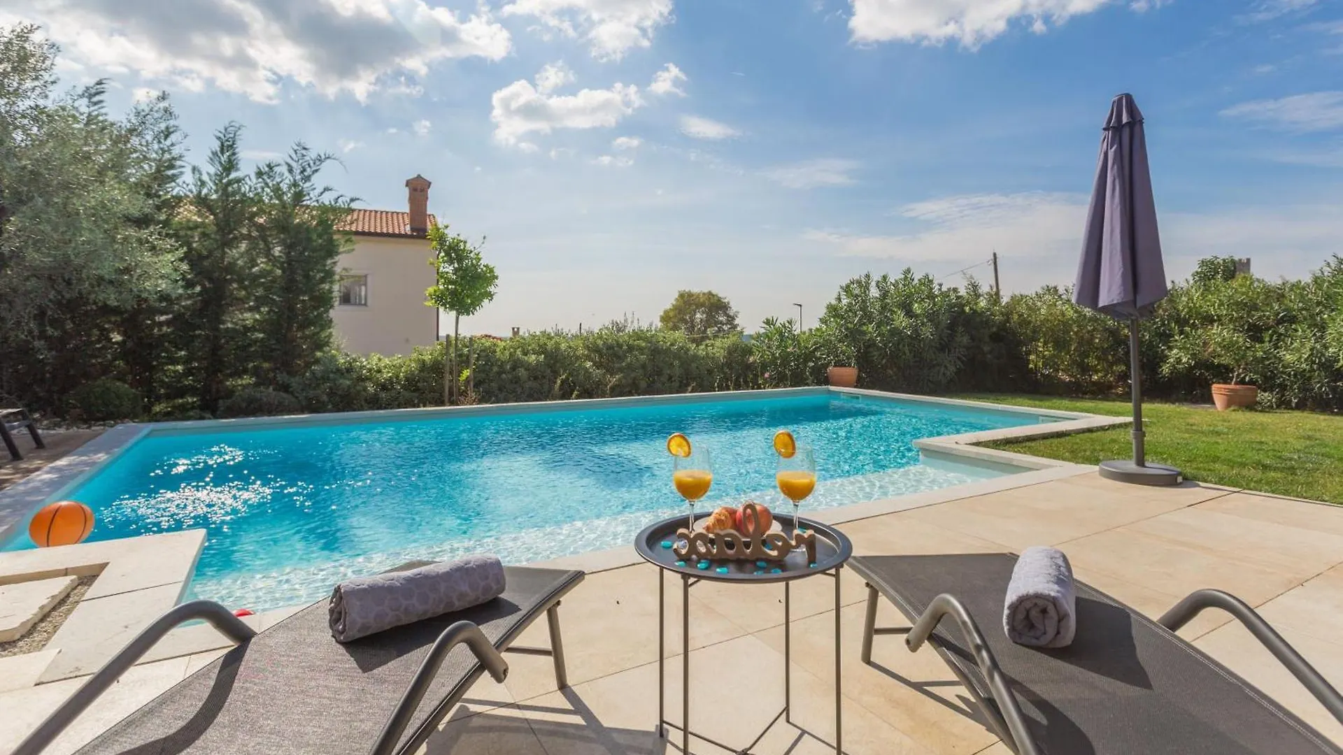 Villa Nar Mit Pool Und Panoramameerblick Bei Porec Sveti Lovrec Pazenaticki Holiday home
