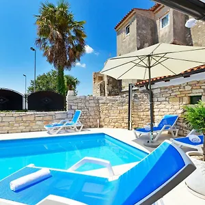  Villa Lory